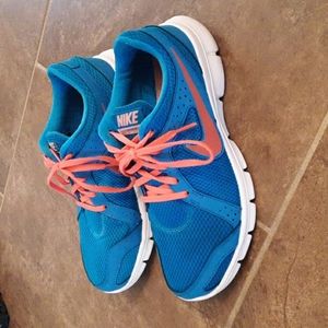 Womens Nike Flex Experience RN 2, Size 9